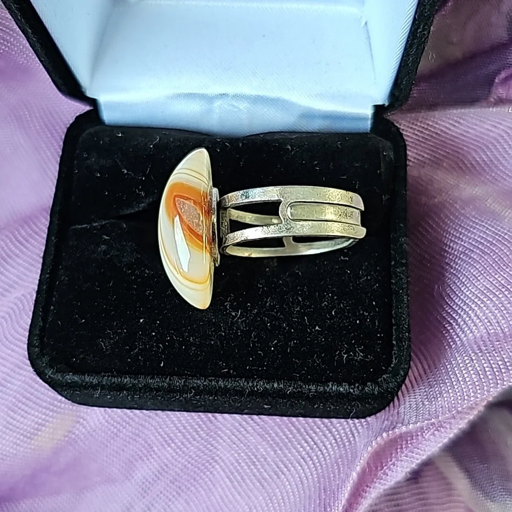 Ring - Picture 3 of 6